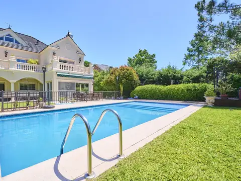 Venta Casa 6 ambientes en Tigre Club de Campo Hacoaj contruída sobre 1 sólo lote