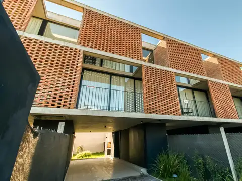 VENTA - TRIPLEX 2 DORMITORIOS - CITY BELL