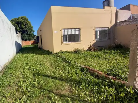 Calle 607 entre 8 y 9 al 600 Barrio Aeropuerto