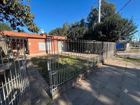 VENTA CASA CN PARQUE FLORENCIO VARELA SOBRE AVENID