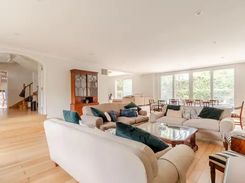 Casa 6 ambientes con 5 baños