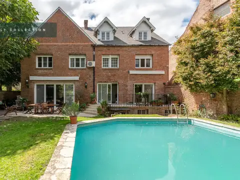 Imponente casa en venta con jardín y piscina en una de las mejores calles de Martínez.