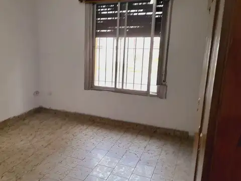 VENTA EN BLOCK CASA 3 AMB C/COCHERA + 2 LOCALES