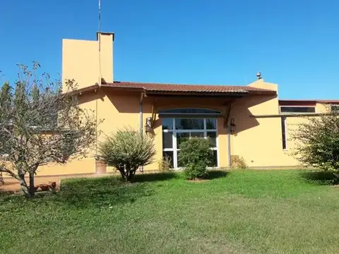 HERMOSA CASA EN CARLOS KEEN SOBRE TERRENO DE 10000 METROS CUADRADOS