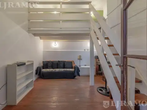 Depto Tipo Casa en Venta 50 años