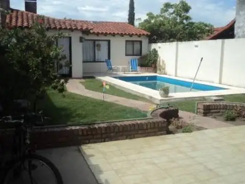 Casa en Venta con 3 cocheras