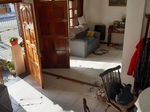 Casa 3 ambientes con 2 baños