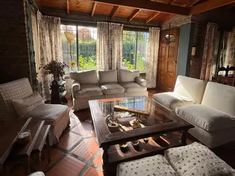Casa 6 ambientes con 3 baños