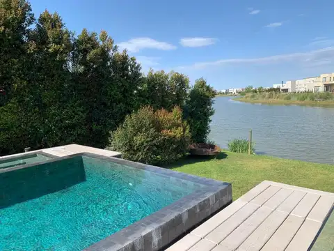 Avenida de los lagos 100