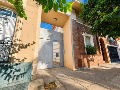 Venta interno con cochera entre Boulevares