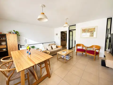 Venta interno con cochera entre Boulevares