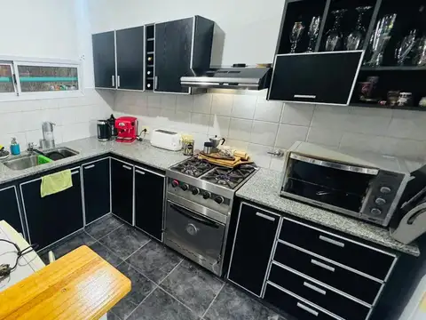 Casa en Venta de dos Plantas en Parque Sicardi