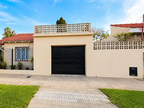 Monseñor Juan Chimento 900