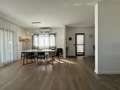 Casa en Venta en Pilar del Este - Santa Lucia, USD 165.000