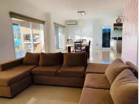 Casa en Venta en Pilar del Este - Santa Guadalupe, USD 295.000