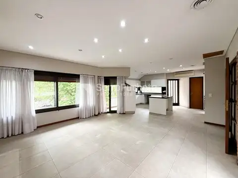 Casa en Venta con 4 cocheras