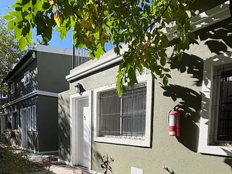 Depto Tipo Casa en Alquiler con 1 cocheras
