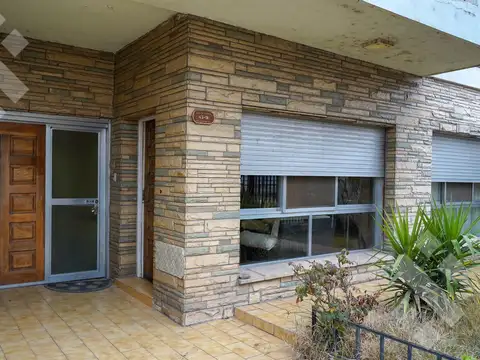 VENTA CASA 4 DORMITORIOS (A REMODELAR) - B° ALANIS, CIPOLLETTI