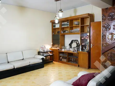 Casa en Venta con 3 cocheras