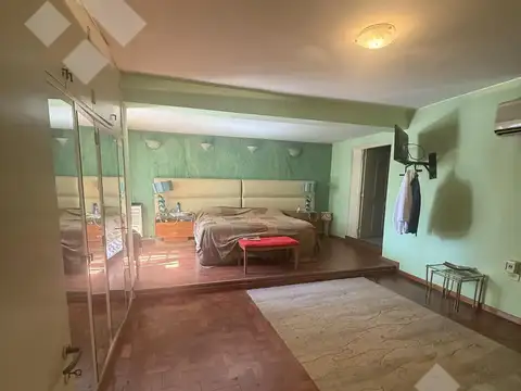 Casa en Venta con 3 cocheras