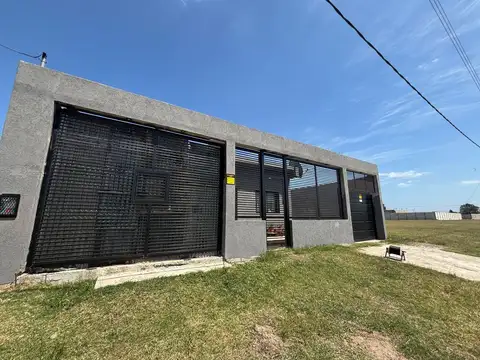 CASA EN VENTA 3 AMB-PARQUE-COCHERA-BURZACO-PERMUTA