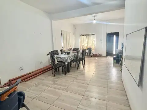 CASA EN VENTA 3 AMB-PARQUE-COCHERA-BURZACO-PERMUTA