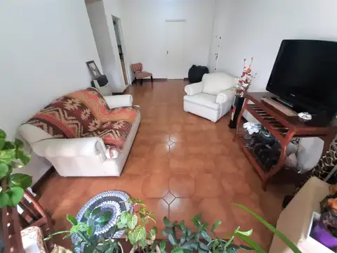 Depto de 3 ambientes en muy buen estado. B° Gral Paz Ed 75.