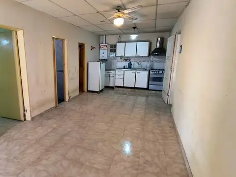 Casa en Venta - Pje Leiva 9253 – 2 dormitorios, cochera y patio verde