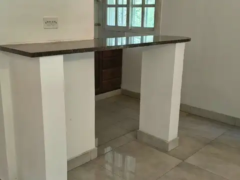 Casa 5 ambientes con 1 baño