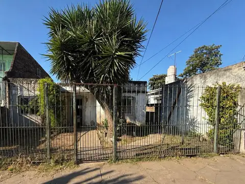 CASA A REFACCIONAR SOBRE LOTE PROPIO