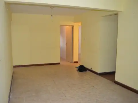 vendo departamento 4 habitaciones. Planta baja