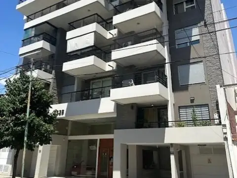 MUY BUEN 3 AMB EN EXCEL ZONA CON COCH FIJA DESCUBIERTA