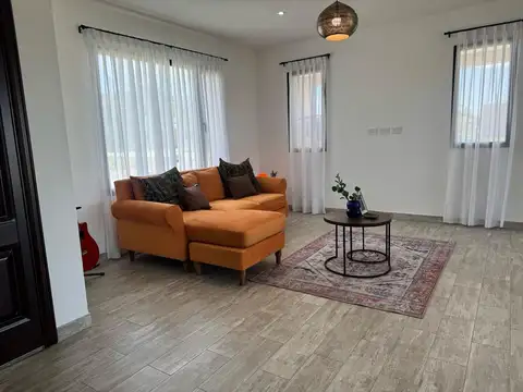 Casa 4 ambientes con 4 baños