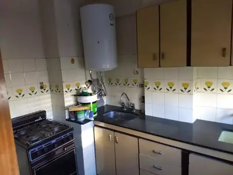 DEPARTAMENTO DE 2 AMBIENTES, 50M2. EXELENTE UBICACION, LANUSITA.