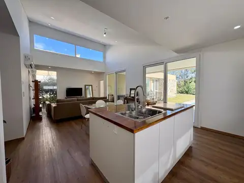 Venta Casa 5 amb El Cantón Norte piscina lote 800m