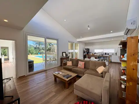 Casa 5 ambientes con 2 baños
