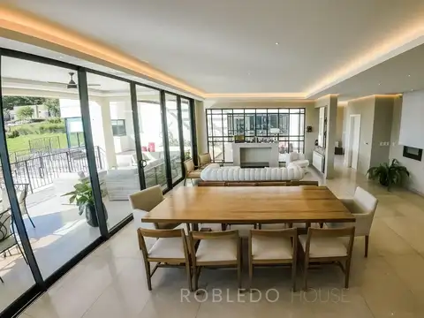Casa 6 ambientes con 5 baños