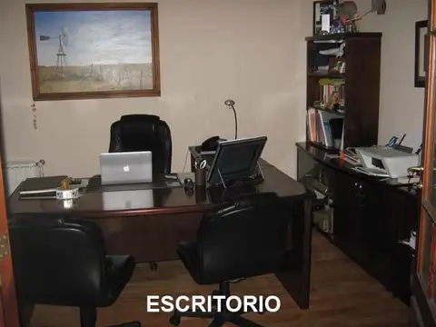 Casa en Venta con 6 cocheras