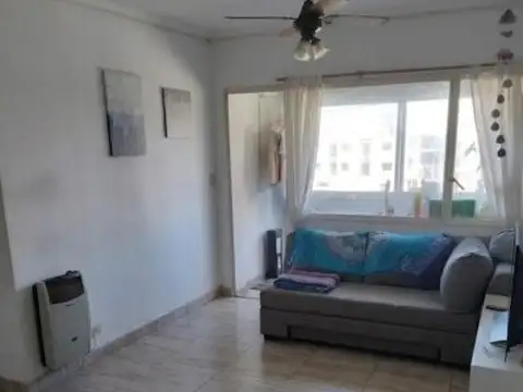 Departamento de 3 ambientes con espacio Guardacoche