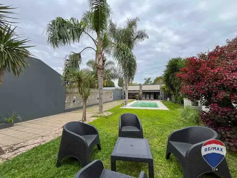 Casa 6 ambientes con 2 baños