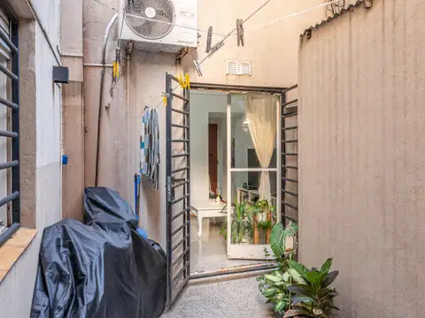 Venta 2 ambientes con patio propio y lavadero – Plaza Güemes, Palermo