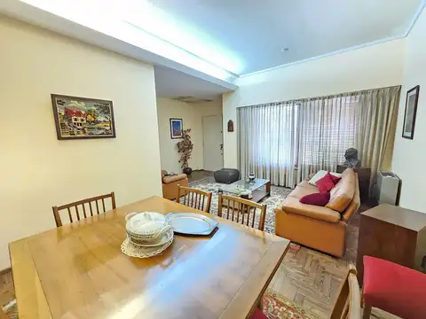 Casa 7 ambientes con 2 baños