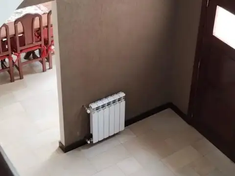 Casa en Alquiler con 4 cocheras