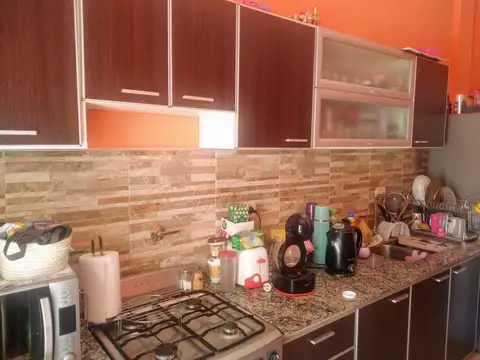 Casa 10 ambientes con 2 baños