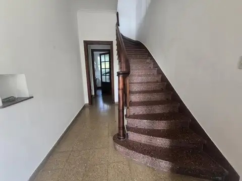 Casa en Alquiler con 1 cochera