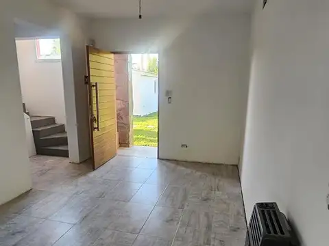 Casa en Alquiler con 1 cochera