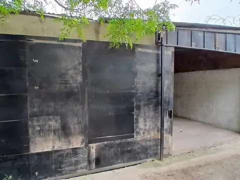 Galpón en Alquiler / Polirubro