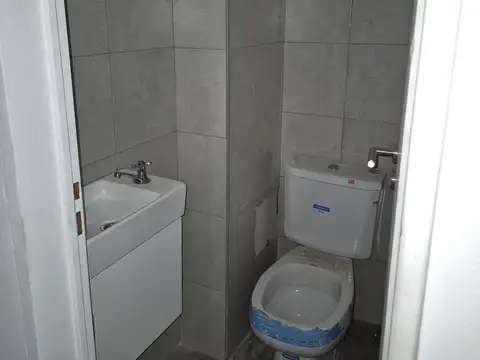 Local en Ochava con doble vidriera - Sabattini y Murias - Caseros