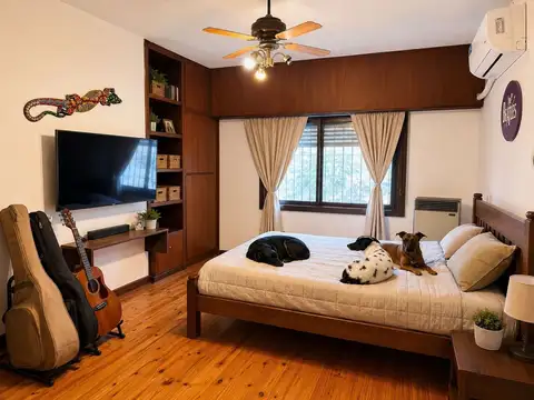 Casa 5 ambientes con 4 baños