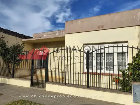 Casa 3 ambientes, céntrica. Gral. Las Heras